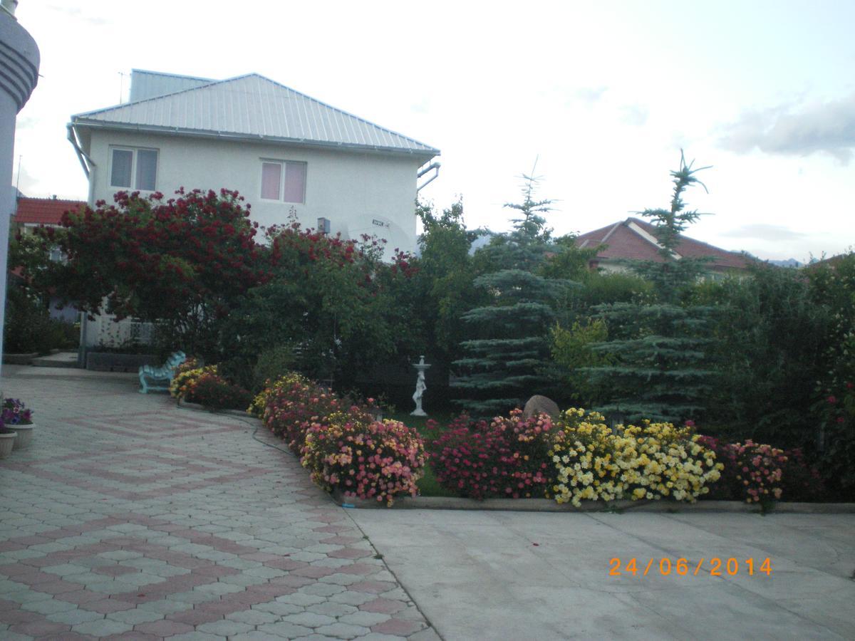 Prestige Guest House Cholpon-Ata Exterior photo